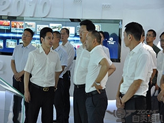 Mayor He Shuping accompanied Luo Jiaming, director of the Pr